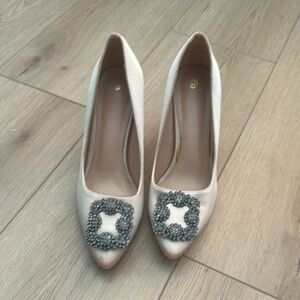 Elegant White Heels with Embellished Buckle